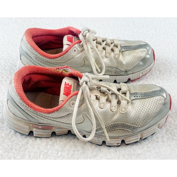(VTG) NIKE • Y2K White/Silver/Salmon Dual Fusion Athletic Runners - Picture 10 of 16